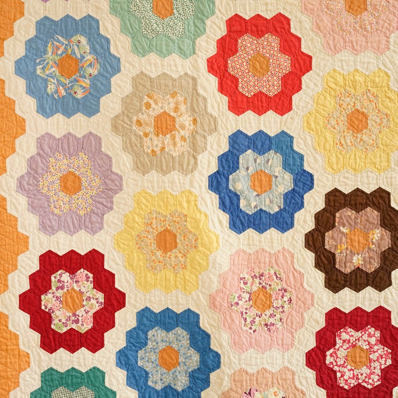 a quilt with a pattern of chrysanthemum