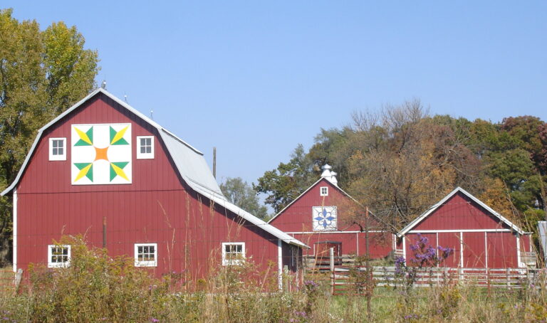 Why do barns in Kentucky have quilt patterns on them?